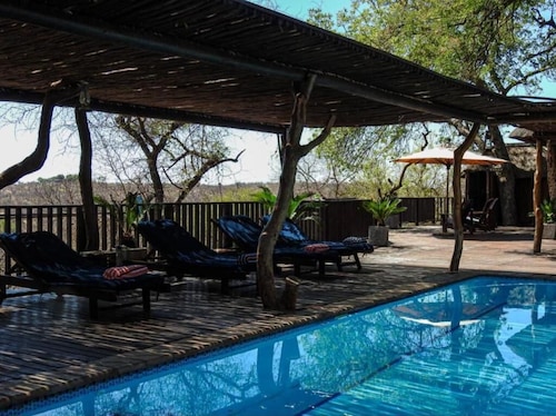 Mazuri Shamba Lodge