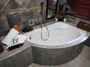 Standard Room, Patio, Courtyard View - Mazuri Shamba Lodge (Phalaborwa)