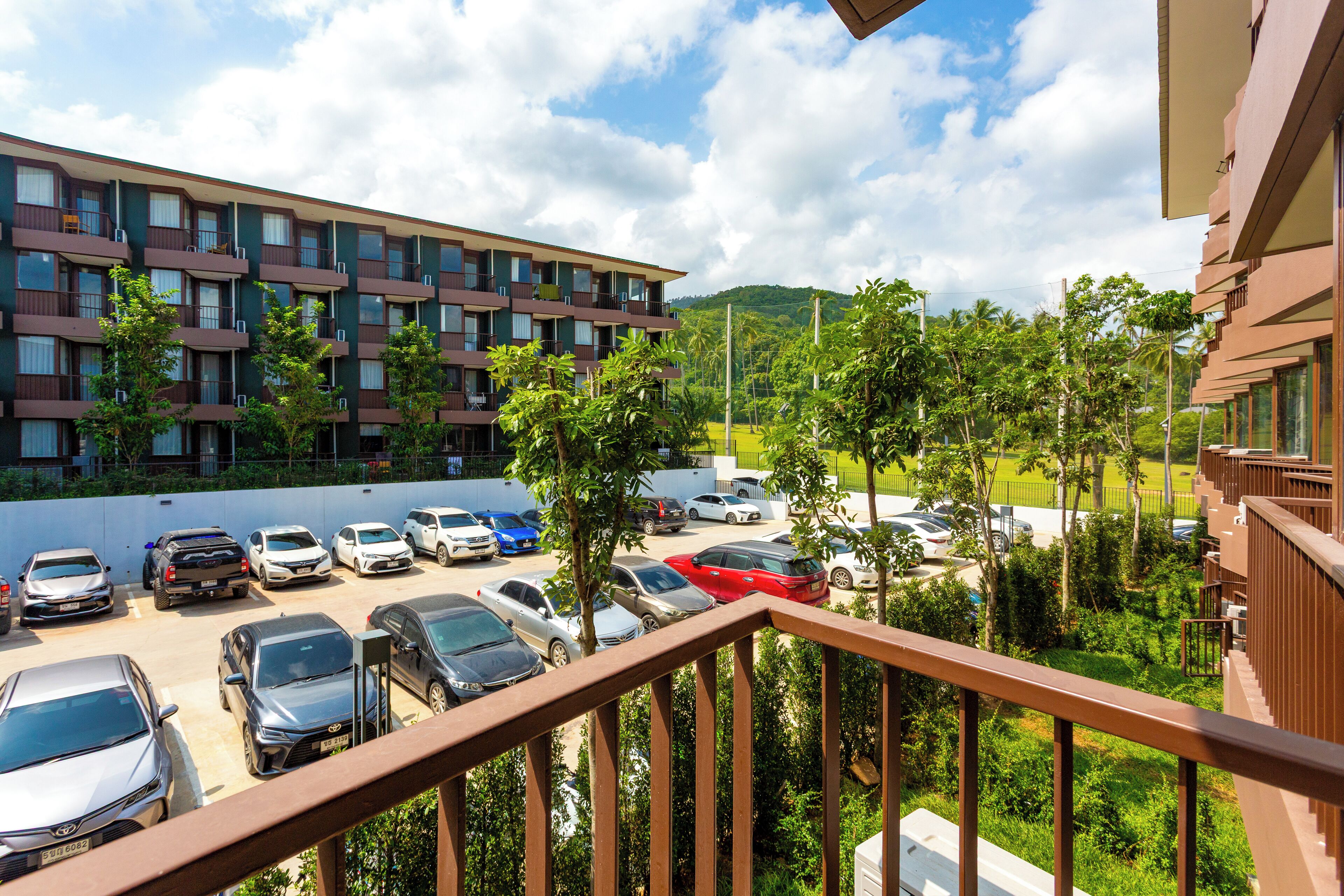 Bloc d'apartaments, balcó