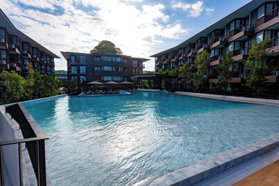 Prime Location Condo Pool Gym Sauna C270