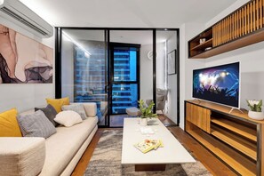 TV - Ultimate Lavish CBD Escape - High-Rise Luxury (Melbourne)