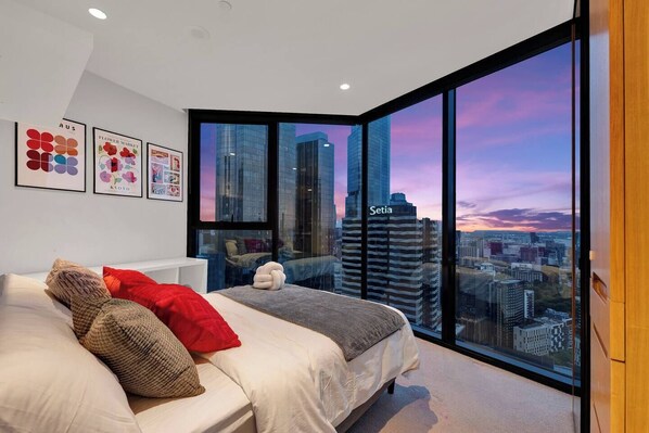 3 bedrooms, desk, iron/ironing board, WiFi - Ultimate Lavish CBD Escape - High-Rise Luxury (Melbourne)