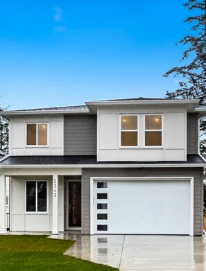 Exterior - Luxury 4BR Home Bear Mountain | Victoria Sleeps 8+ (Langford)