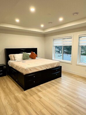4 bedrooms, free WiFi, bed sheets - Luxury 4BR Home Victoria BC | Bear Mountain | Sleeps 8+ (Langford)