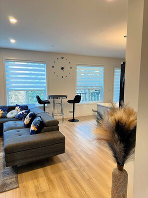 TV, fireplace - Luxury 4BR Home Victoria BC | Bear Mountain | Sleeps 8+ (Langford)
