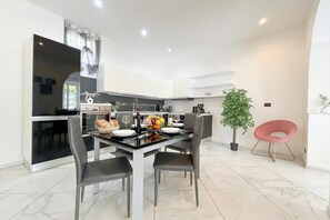 Familienapartment, 1 Schlafzimmer, Kamin, Bergseite (Cianta - Apartment with Terrace and) | Esszimmer