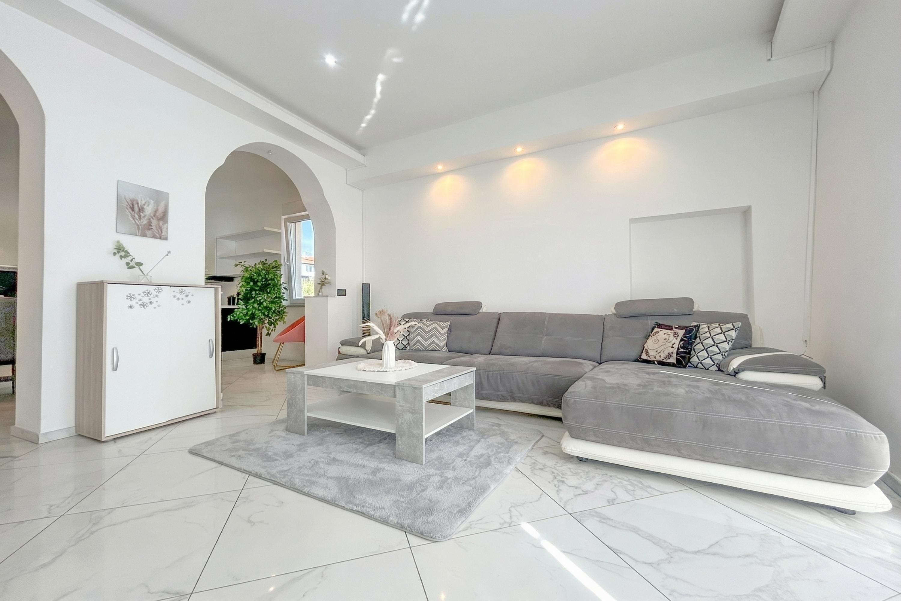 Perhehuoneisto, useita makuuhuoneita, vuorten lähellä (Cianta) | Oleskelualue