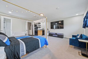 5 makuuhuonetta, silitysrauta/-lauta, vauvan matkasänky, ilmainen Wi-Fi