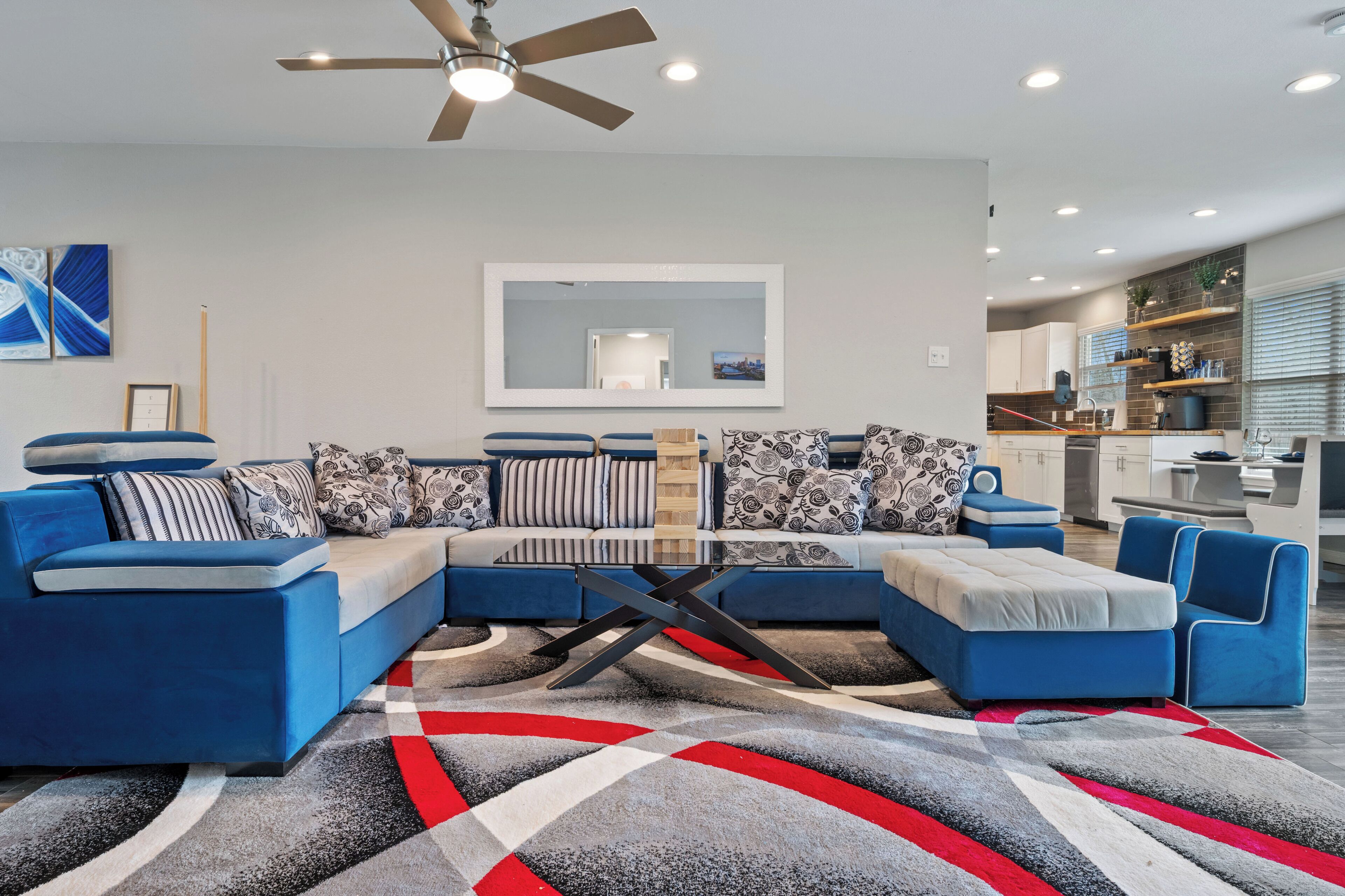 Smart TV, chimenea, futbolito y tenis de mesa 