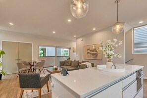 Interior - Modern Standalone 3-bedroom townhome in vibrant Seattle (Seattle)