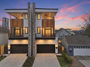 Exterior - Luxe Downtown Retreat With Pool/Spa And City Skyline Views (Houston)