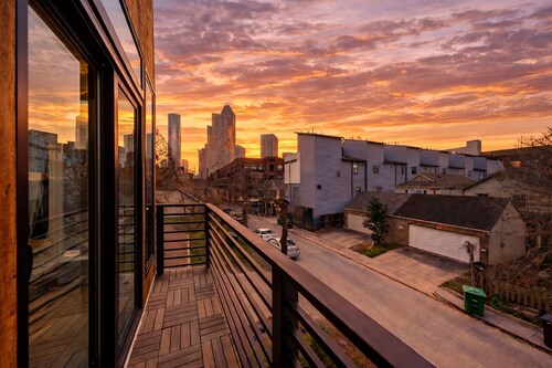 Downtown Retreat | Heated pool/Spa | Rooftop Patio
