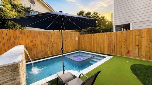 Downtown Retreat | Heated pool/Spa | Rooftop Patio