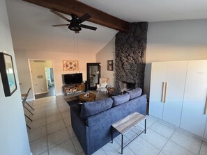 Living area - Sunny SoCal Guesthouse w/ Private Entry + Parking + Washer/Dryer (Gardena)