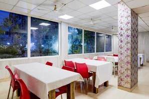 House | Dining - Collection O Kodaikanal Solar (Kodaikanal)
