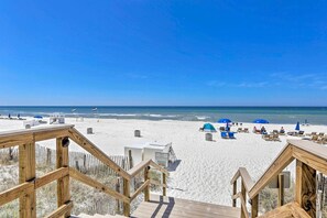 On the beach - Gulf-Front Fun! Majestic Beach Resort Condo (Panama City Beach)