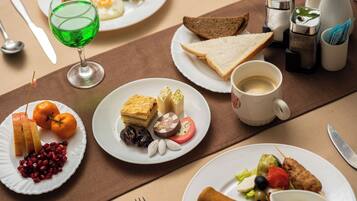 Daily buffet breakfast for a fee