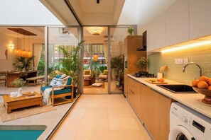 Villa, Gartenblick | Eigene Kochnische