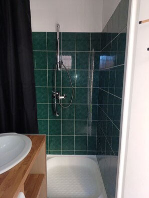 Unclassified image, 2 of 12, button - Quiet studio with pool (Clarensac)