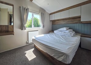 3 bedrooms - Platinum 8 Caravan Hot Tub (Mablethorpe)
