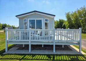Exterior - Platinum 8 Caravan Hot Tub (Mablethorpe)