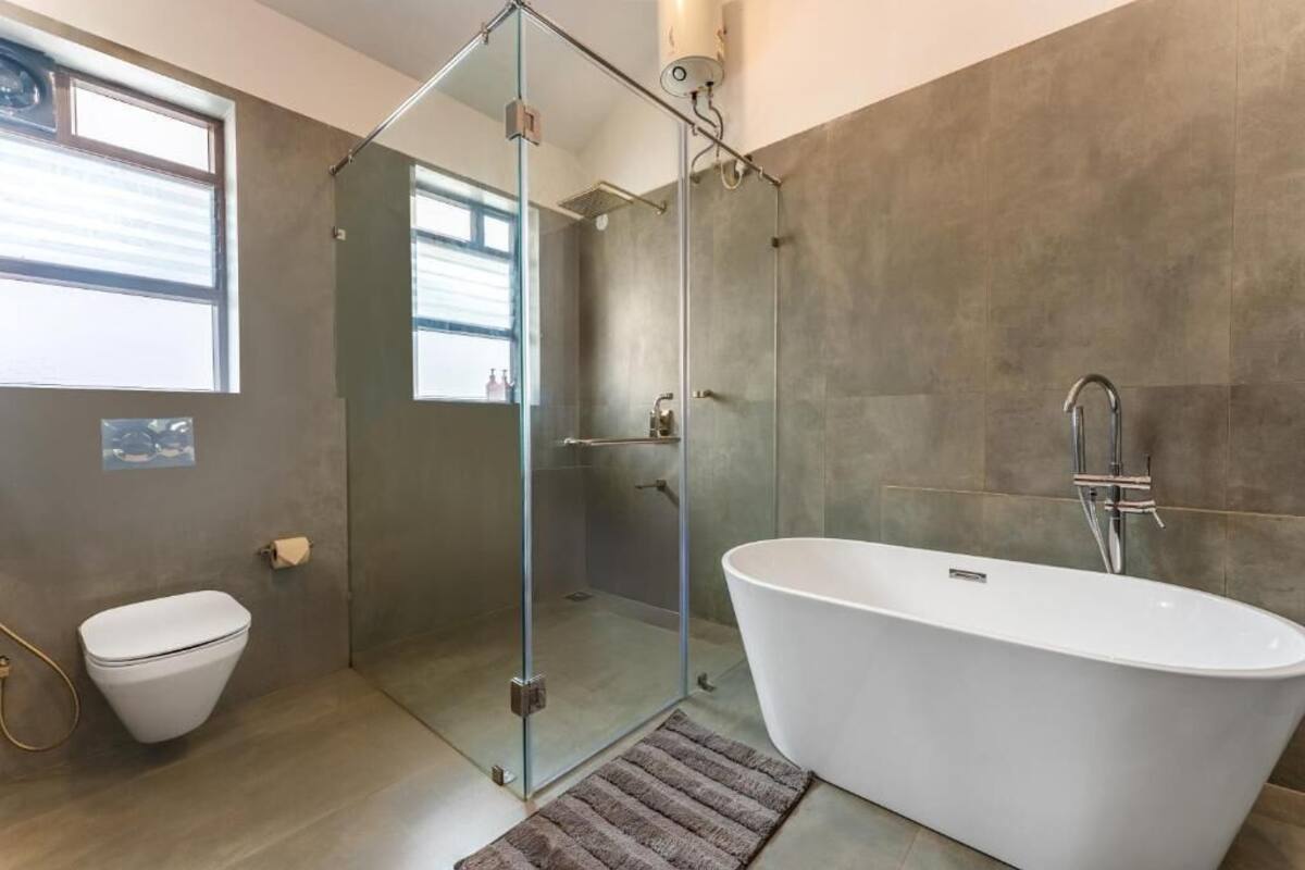 Deluxe Villa, Balcony | Bathroom