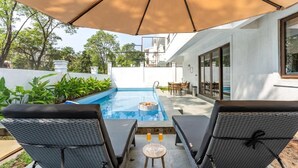 Villa – deluxe, balkong | Basseng | Utendørsbasseng
