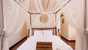 Suite Deluxe | Minibar, coffres-forts dans les chambres, rideaux occultants