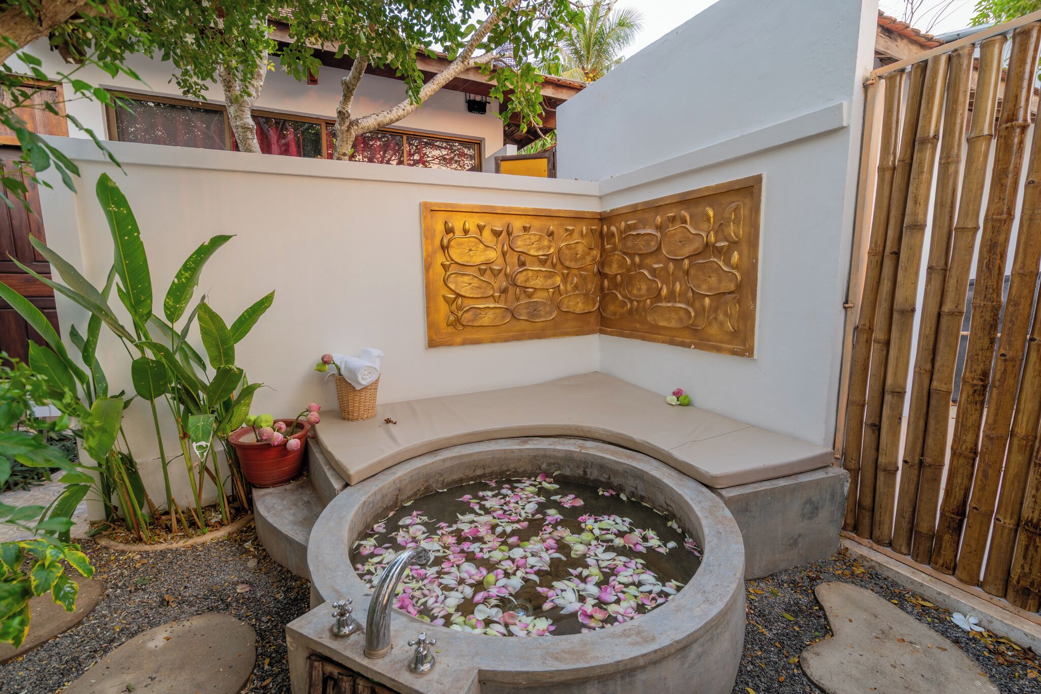 Deluxe Suite, Garden View | Terrace/patio