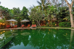 Unclassified image, 2 of 44, button - Kampung Kamboja (Krong Siem Reap)