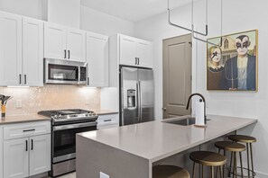 Mikrowelle, Ofen, Herdplatte, Geschirrspüler