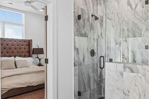 Shower, hair dryer, towels, soap - Modern 3BR Near NRG Stadium, Medical Center & Downtown + Gazebo + Fire pit (Houston)
