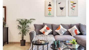 Apartamento | Zona de estar | Smart TV de 32 pulgadas con canales digitales