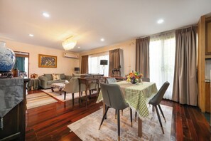 Dining - A cozy classic ‑style family home just minutes from BTS Phra Khanong. (Krung Thep Maha Nakhon)