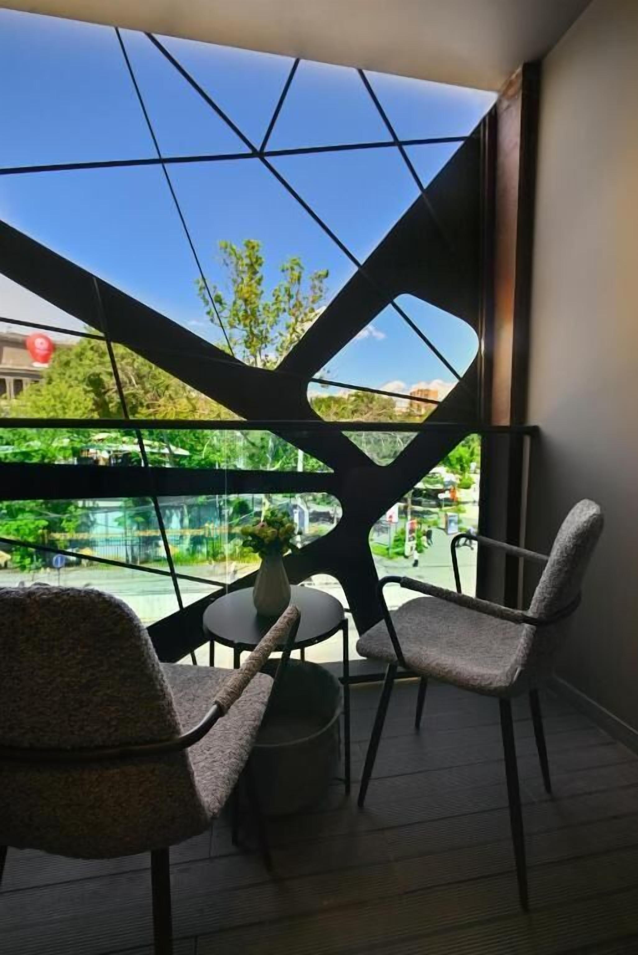 Quarto casal ou duplo luxo, sacada, vista para a cidade