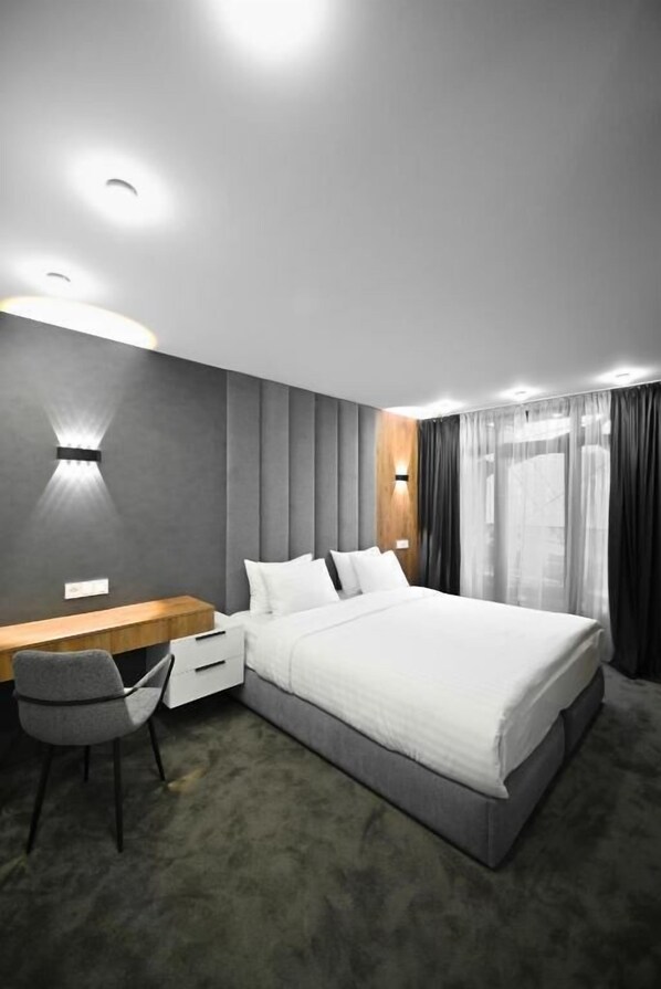 Deluxe Double or Twin Room, Balcony, City View | In-room safe, soundproofing, iron/ironing board, free WiFi - London Hotel (Yerevan)