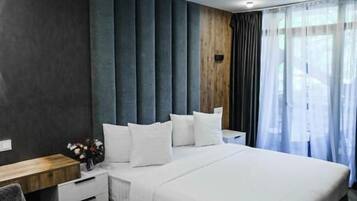 Dobbelt- eller tomannsrom – deluxe, balkong, byutsikt