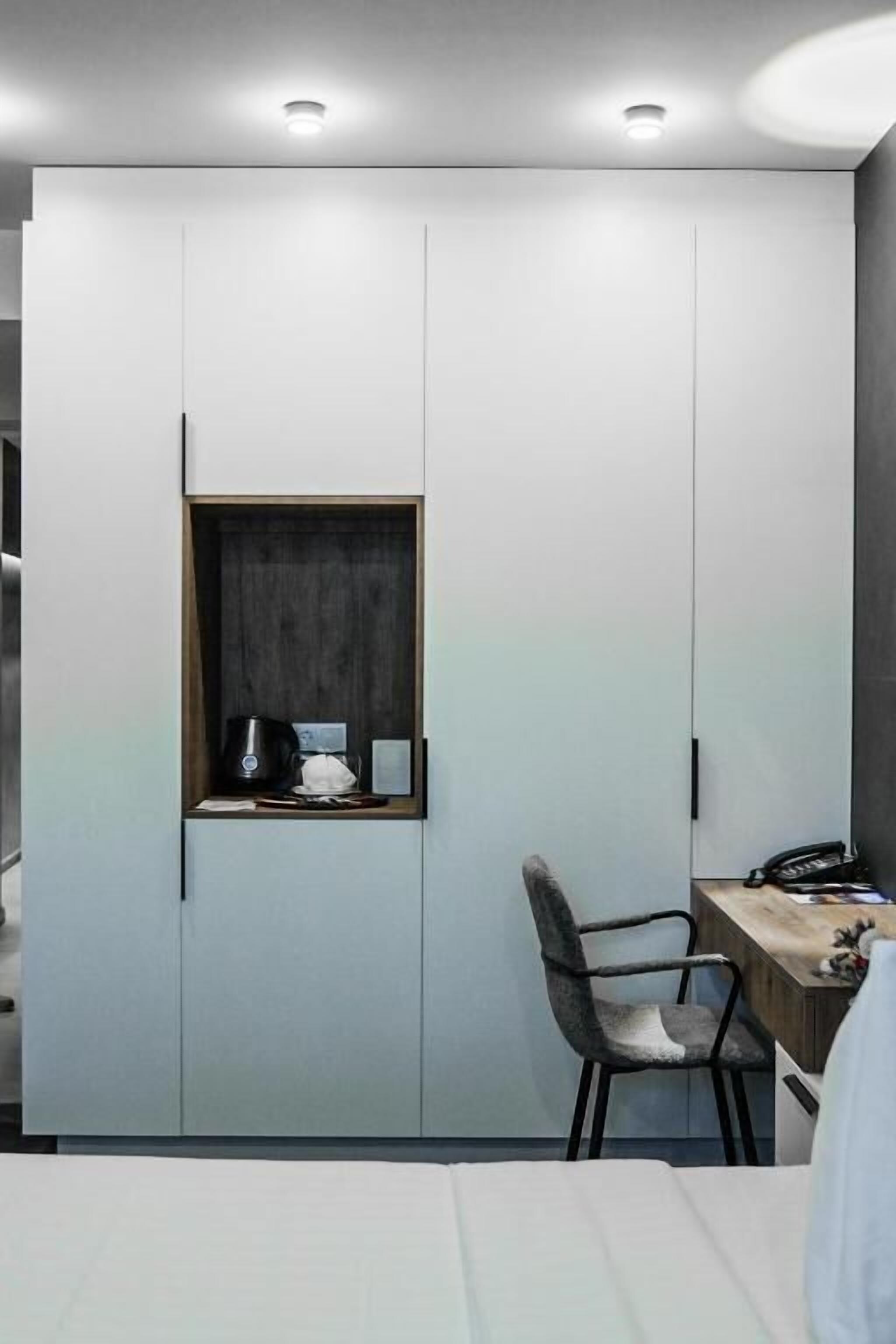 In-room safe, soundproofing, iron/ironing board, free WiFi