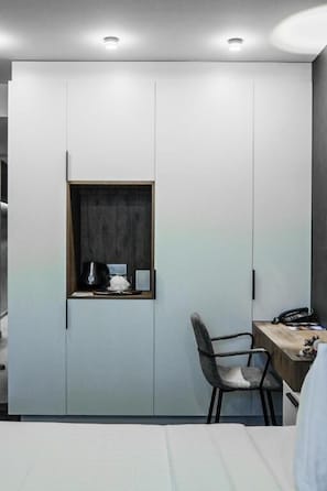 In-room safe, soundproofing, iron/ironing board, free WiFi - London Hotel (Yerevan)