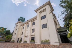 Exterior - Treebo Premium Silva Lux Resort (Sulthan Bathery)