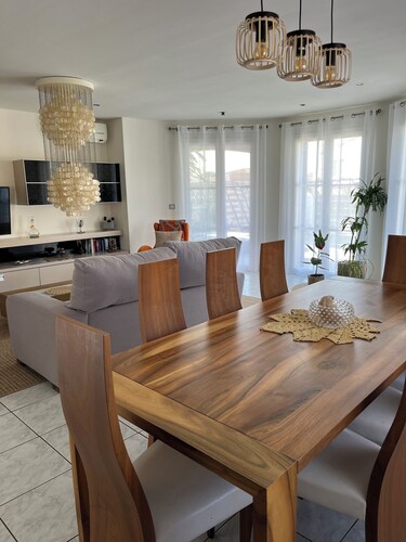 4BR Villa • Private Pool • A/C • Cleaning & Linen Included • Near Beach/Shops