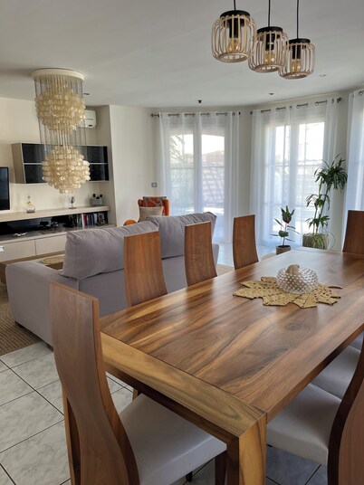 4BR Villa • Private Pool • A/C • Cleaning & Linen Included • Near Beach/Shops