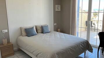 4 slaapkamers, een bureau, een strijkplank/strijkijzer, gratis wifi