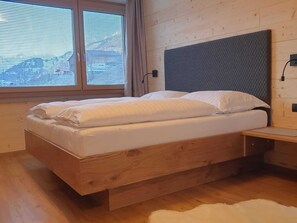 1 bedroom, WiFi, bed sheets - Guesthouse Zedlacherhof - in the middle of the impressive Hohe Tauern National Park (Matrei in Osttirol)