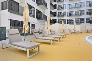 Property grounds - Bloomfields Sleek 1BR in Azizi Mirage 1 (Dubai)