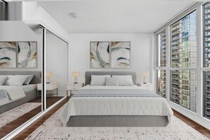 Family Suite, Lake View | Laptop workspace - Dundas and Yonge Hotel - Suites (Toronto)