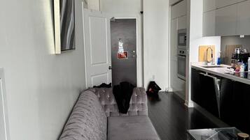 Suite familiar, vistas a la ciudad | Zona de estar