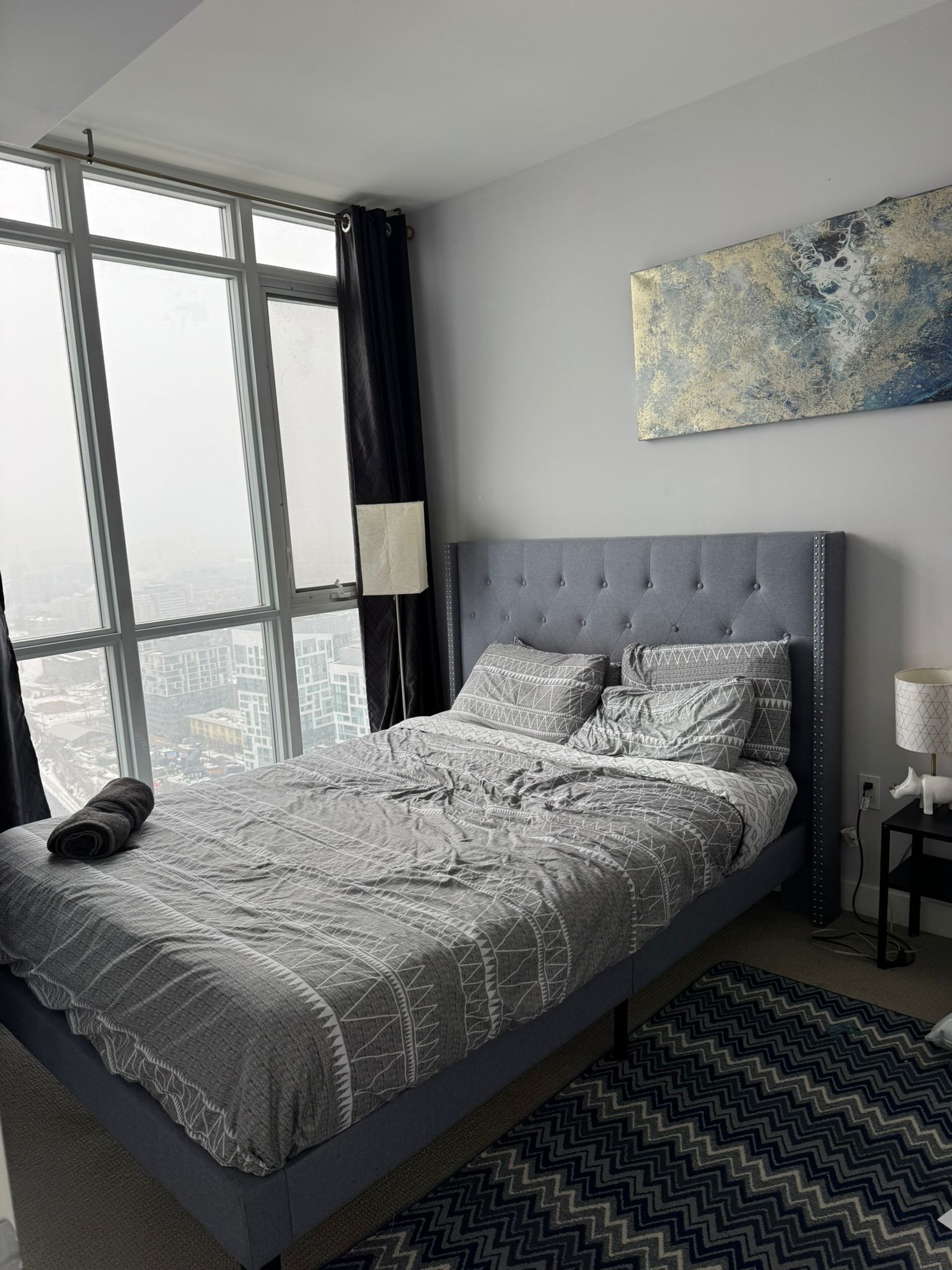 Suite familiar, vistas a la ciudad | Espacio para trabajar con un portátil