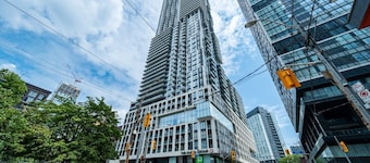 Dundas and Yonge Hotel - Suites