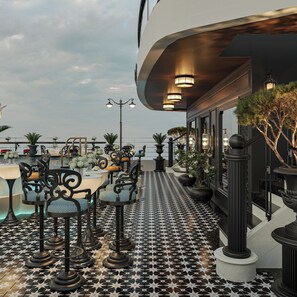 Outdoor dining - La Casta Star Cruise (Ha Long)